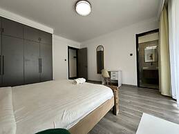 Platinum Oak Residency