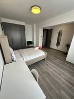 Platinum Oak Residency