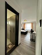 Platinum Oak Residency