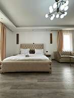 Platinum Oak Residency