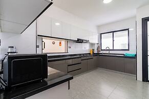 Platinum Oak Residency