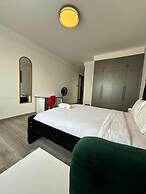 Platinum Oak Residency