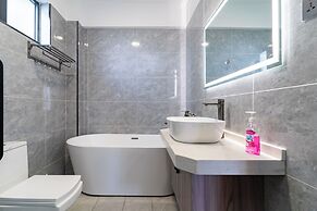 Platinum Oak Residency