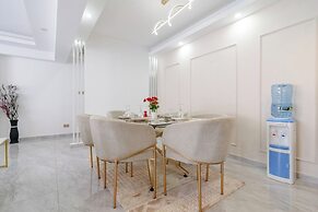 Royal Oaks Residency