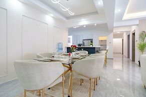 Royal Oaks Residency