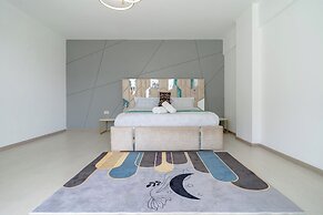 Royal Oaks Residency