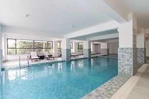 Royal Oaks Residency
