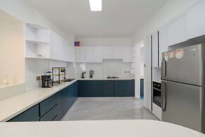Royal Oaks Residency