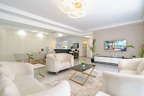 Royal Oaks Residency