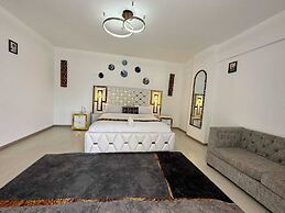 Royal Oaks Residency