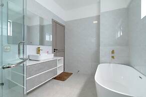 Royal Oaks Residency