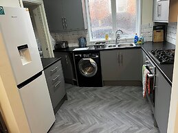 Derby House - Perfect for Contractors/groups