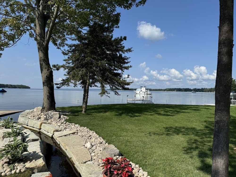 Lakeside Escape in Ramara