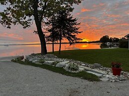 Lakeside Escape in Ramara