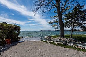 Lakeside Escape in Ramara