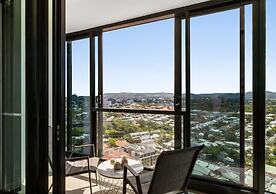 City Lights Retreat – Fortitude Valley