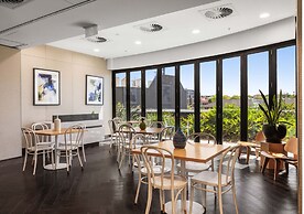 City Lights Retreat – Fortitude Valley