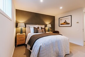 Korari House - Lake Views - Sleeps 10