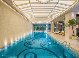 The Grand Mansion Hotel