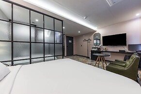 Brown Dot Hotel Jinjuseong