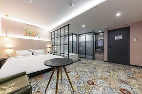 Brown Dot Hotel Jinjuseong