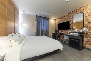 Brown Dot Hotel Jinjuseong