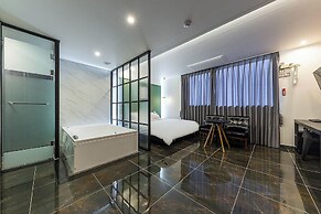 Brown Dot Hotel Jinjuseong