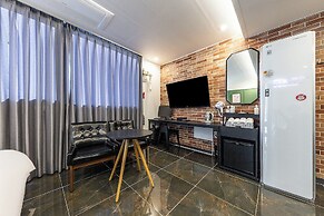 Brown Dot Hotel Jinjuseong