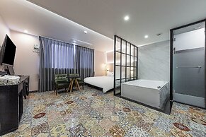 Brown Dot Hotel Jinjuseong