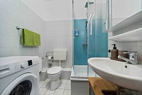 Up to 4 People Center Water Netflix