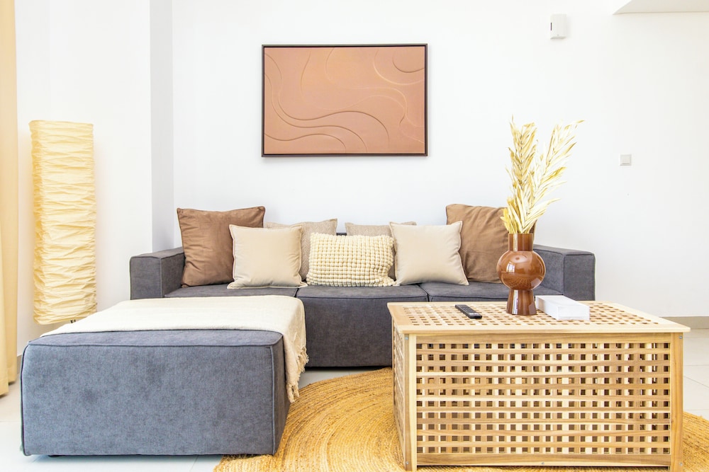 Bloomfields 1br Elegant Escape Pulse