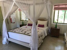 Leonora House, Talpe