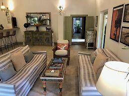 Leonora House, Talpe