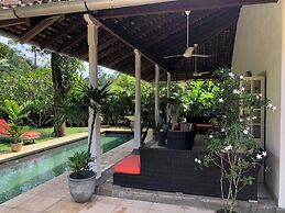 Leonora House, Talpe