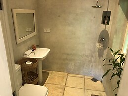 Leonora House, Talpe