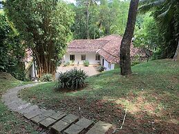 Leonora House, Talpe