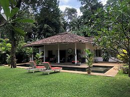 Leonora House, Talpe