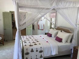 Leonora House, Talpe