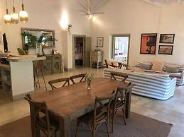 Leonora House, Talpe