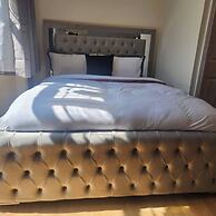 Glams Victoria Apartment