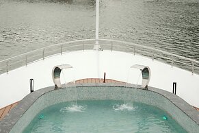 HALORA NOVA LUXURY CRUISE