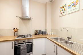 Elegant 2-Bed Flat with Edinburgh Charm