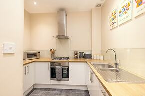 Elegant 2-Bed Flat with Edinburgh Charm
