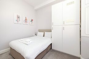 Elegant 2-Bed Flat with Edinburgh Charm
