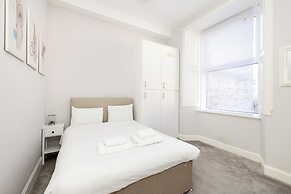 Elegant 2-Bed Flat with Edinburgh Charm