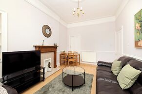 Elegant 2-Bed Flat with Edinburgh Charm