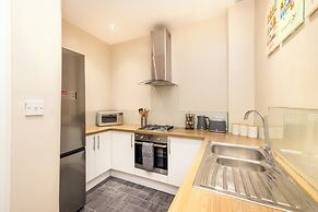 Elegant 2-Bed Flat with Edinburgh Charm