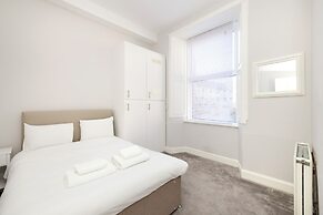 Elegant 2-Bed Flat with Edinburgh Charm