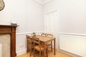 Elegant 2-Bed Flat with Edinburgh Charm