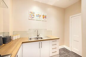 Elegant 2-Bed Flat with Edinburgh Charm